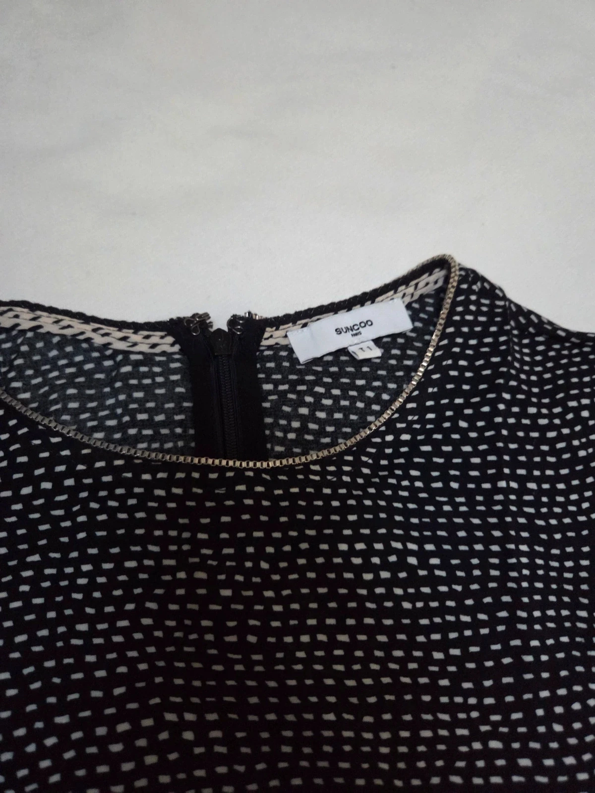 Blusa negra con volante estampado – Talla 1 🖤 – photo 2